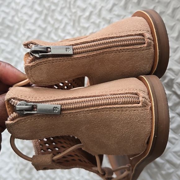 Lucky Brand Baldin Tan Bohemian Gladiator Solomon Sandals with Perforated Design - Picture 5 of 11